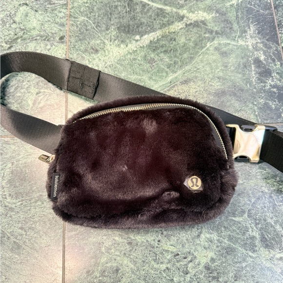 NWOT Lululemon Black Furry Crossbody Bag - Picture 1 of 3